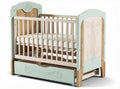 Lit bébé en bois avec tiroir de rangement vert et rose 120 x 70 x 90cm